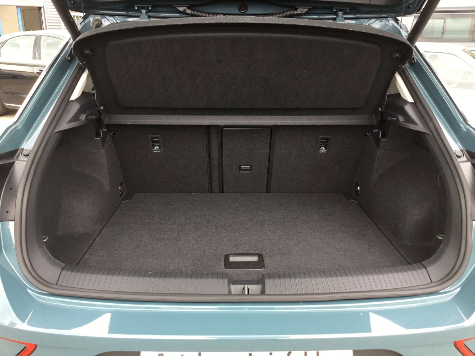 Fahrzeugabbildung Volkswagen T-Roc 1.5 TSI Style Facelift+Navi+LED+el.Heckkl.